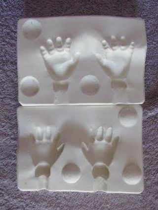 Unknown 4 (written) - 2 Dollie Hands (doll) Porcelain/ceramic Mold S8