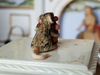 Dollhouse Miniature Artisan Little Mouse Eating Grapes 1:12 3