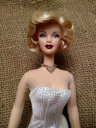 Marilyn Monroe Hollywood Premier Barbie Doll White Dress 1991 Collectible Z
