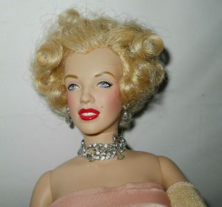 1997 Barbie Collectibles Barbie As Marilyn Monroe The Seven Year Itch 16 " Doll