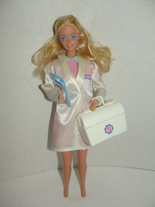 Doctor Dr Barbie Doll 3850 1987 W/ Medical Bag & Chart Bag Opens