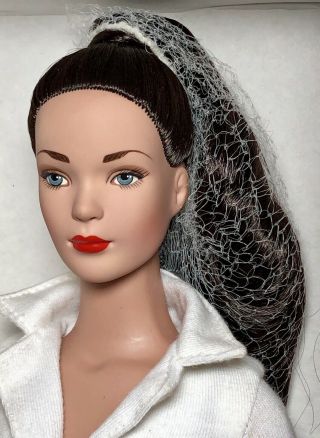 Tonner Tyler Wentworth Signature Style Brunette Tw0305 16 Inches