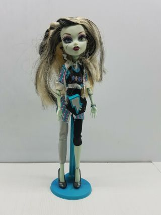 Frankie Stein Monster High Doll 2008 Schools Out Bag Lightening Earring & Stand