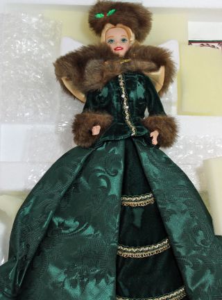 Barbie 15760 Ln Box 1996 Holiday Caroler Porcelain Doll