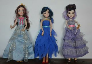 3 Disney Descendants Dolls Mal Evie Jane Good Played With
