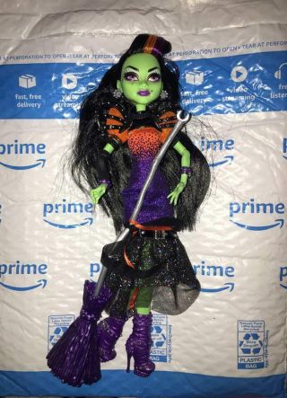 2011 Mattel Monster High Casta Fierce Doll