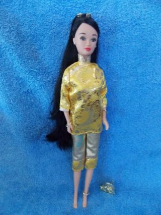 Yue Sai Wa Wa Doll With Gold Fashion Asian Barbie Doll