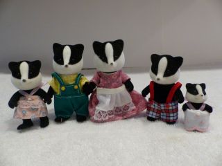 Epoch Calico Critters Sylvanian Skunks Family Of 5 Dressed Up Vg 1985