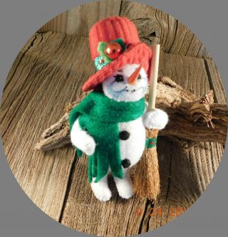 Annalee 5 " Tiny Snowman Red Hat Green Scarf Broom