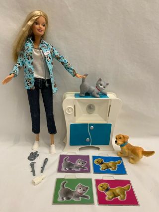 Mattel Barbie doll Pet doctor,  x - ray machine,  4 screens,  cat,  dog 2004 2