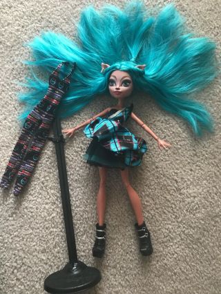 Monster High Brand Boo Students Isi Dawndancer Doll With Stand