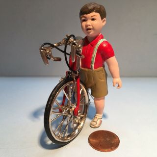 1:12 Scale Susan Scoggin Resin Doll (m1048 Evan) With His First 2 Wheel Bike.
