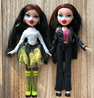 Bratz Dolls Wicked Twins Ciara And Diona Gothic Clothing Outfits Bonus Stickers