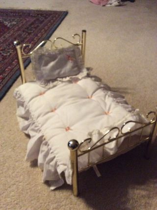 Pleasant Company American Girl Samantha Doll Brass Bed & Bedding Set Retired