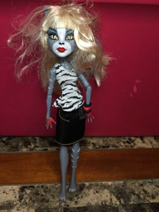 2011 Mattel Monster High Purrsephone Werecat Doll 11” H