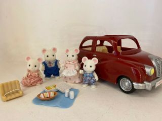Sylvanian Families - Car With Mouse Family & Picnic Set - Figures