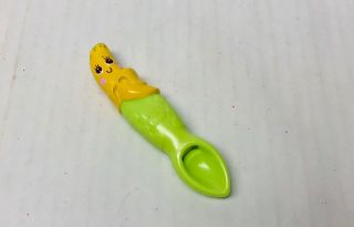 Baby Alive Doll Spoon Banana For 2009 Baby All Gone,  Accessory Replacement Toy