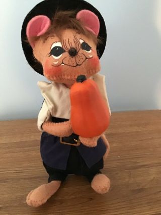Annalee 7” Pilgrim Boy Mouse With Pumpkin 2005