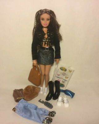 2003 Mattel Barbie Flavas Happy D Doll With Clothes & Accessories Shoes J3