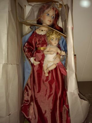 Paradise Galleries " Madonna And Child " Muical " What Child Is This " Dolls