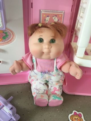 RARE CABBAGE PATCH KIDS 1995 Mattel Bedroom scence DOLL w/CASE Travel Box 2