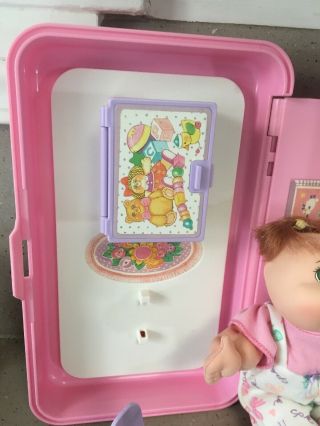 RARE CABBAGE PATCH KIDS 1995 Mattel Bedroom scence DOLL w/CASE Travel Box 3