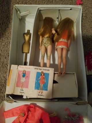 1970 ' s Dawn Dolls,  clothes and accessories with case 3
