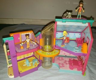 Polly Pocket Magnetic Hanging Out Doll House With Elevator Mattel 2002,  3 Dolls
