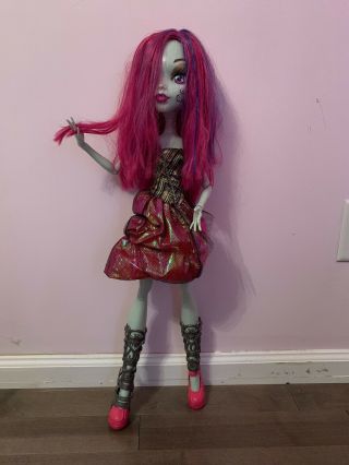 Monster High Freaky Friend 28 Inch Eye Changing Doll