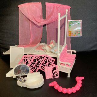 1998 Barbie Mattel - Bed and Bath Handbag House Carrier Replacement Parts Only 2