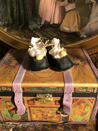 Wonderful Antique Made In Germany Oil Cloth Doll Shoes W/pom Pom Fronts