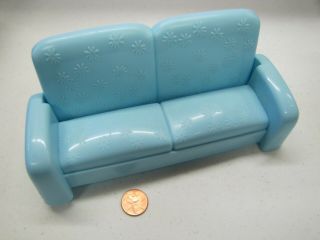 Mattel Barbie Dollhouse Blue Flowered Couch Loveseat Sofa 7.  25 " Townhouse Folds