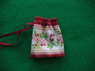 American Girl Felicity ' s Tapestry Purse and Handkerchief.  GUC.  Retired. 2