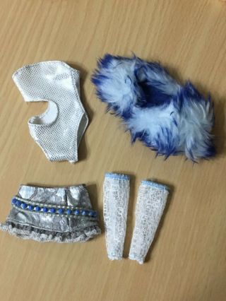 Barbie My Scene My Bling Bling Nolee Doll Belted Skirt Fur Shawl Socks Outfit