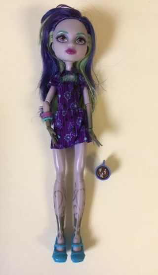 Monster High Twyla Coffin Bean Doll Htf