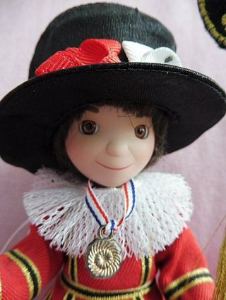 Marie Osmond Disney It’s A Small World Beefeater Doll 6 - 1/2 "