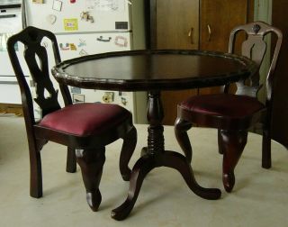 Doll Sized Queen Anne Style Table/chairs