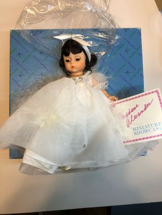 Madame Alexander Snow White Doll In White Dress 495