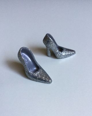 Barbie Model Muse Shoes Basics 1.  5 Look 2 Silver Glittery Pumps Silkstone