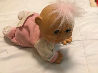 Russ Berrie Troll Doll Baby Giggles Battery Operated Crawling Moves Pink