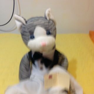 22 Inch Maurice Singing Stuffed Cat Fron Chantilly Lane Musicals