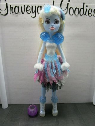 Monster High - Abbey Bominable - Ghouls Rule - Mh Doll W/ Outfit - Dress Shoes,