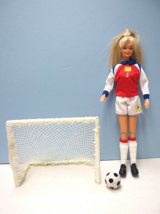 1997 Goalie Soccer Barbie With Net And Ball