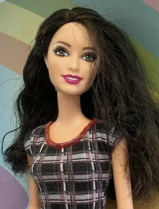 Barbie Fashionista Raquelle Model Pose Doll