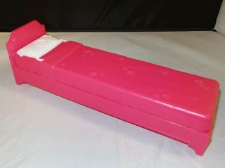 Mattel Barbie Glam Vacation Beach House Bed Hot Pink
