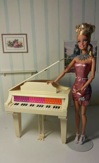 Vintage 1981 Mattel Barbie Electronic Baby Grand Piano