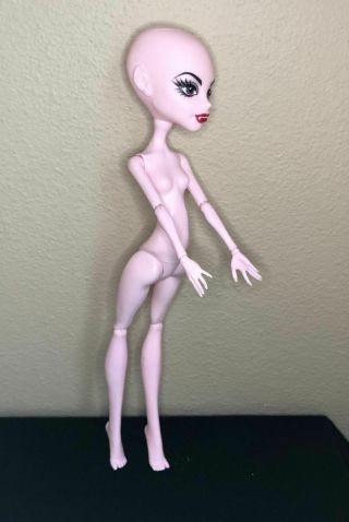 Mattel Monster High CREATE A MONSTER Vampire Doll,  Nude,  EX 2