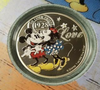 2017 Niue Islands $2 Disney Mickey & Minnie Colored 1 Oz Silver Love Coin 163