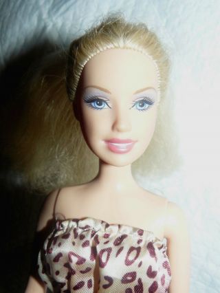Mattel 2000 ' s Blond Barbie Doll in printed top and black shorts 2