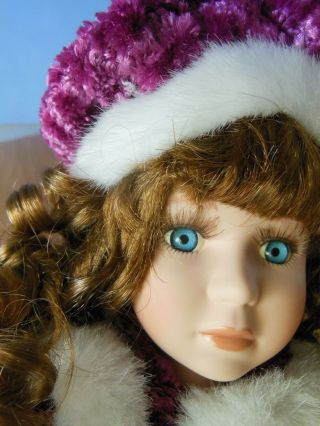 Gift Gallery Animated Wind Up Musical Porcelain Doll " Paige ".  Plays Frere Jacque